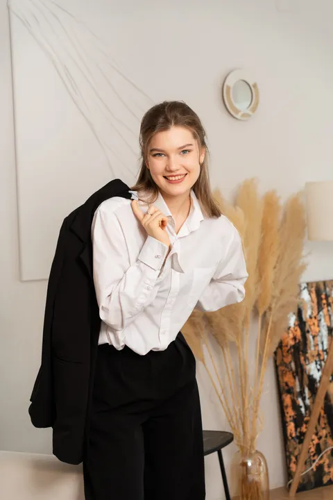 Изображение 3 из 6 в галерее "VOGUE фотостудия/ студия выпускных альбомов TRENDBOOK"