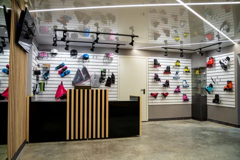 Image 1 of 6 in the gallery of "FREESKATE"