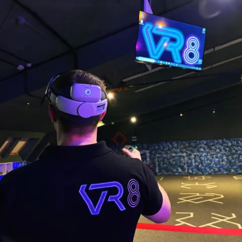 Изображение 1 из 17 в галерее "VR8"
