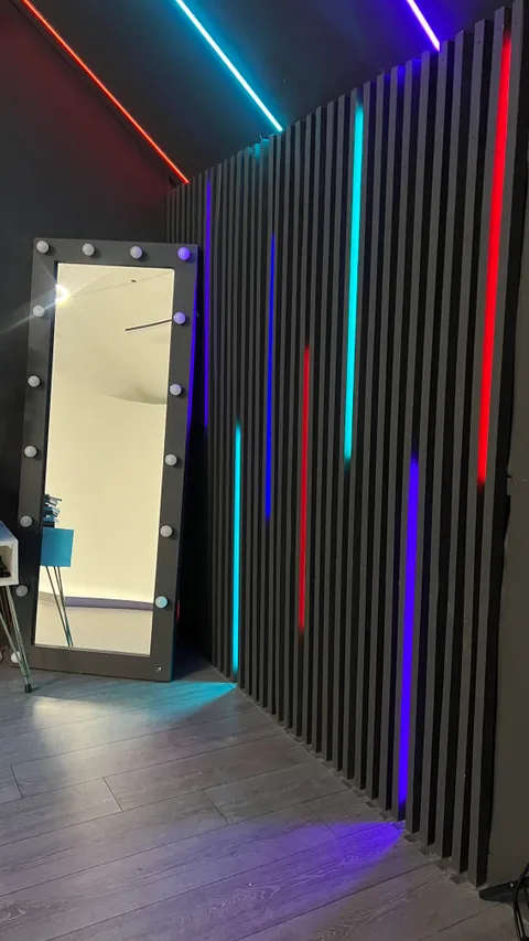 Изображение 7 из 9 в галерее "VOGUE фотостудия/ студия выпускных альбомов TRENDBOOK"