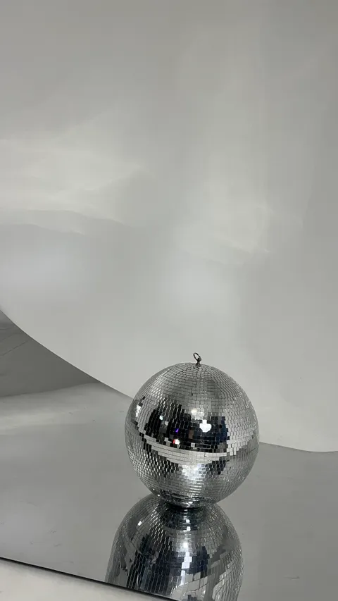 Изображение 9 из 9 в галерее "VOGUE фотостудия/ студия выпускных альбомов TRENDBOOK"