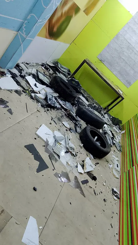 Изображение 7 из 9 в галерее "CrashRoom16"